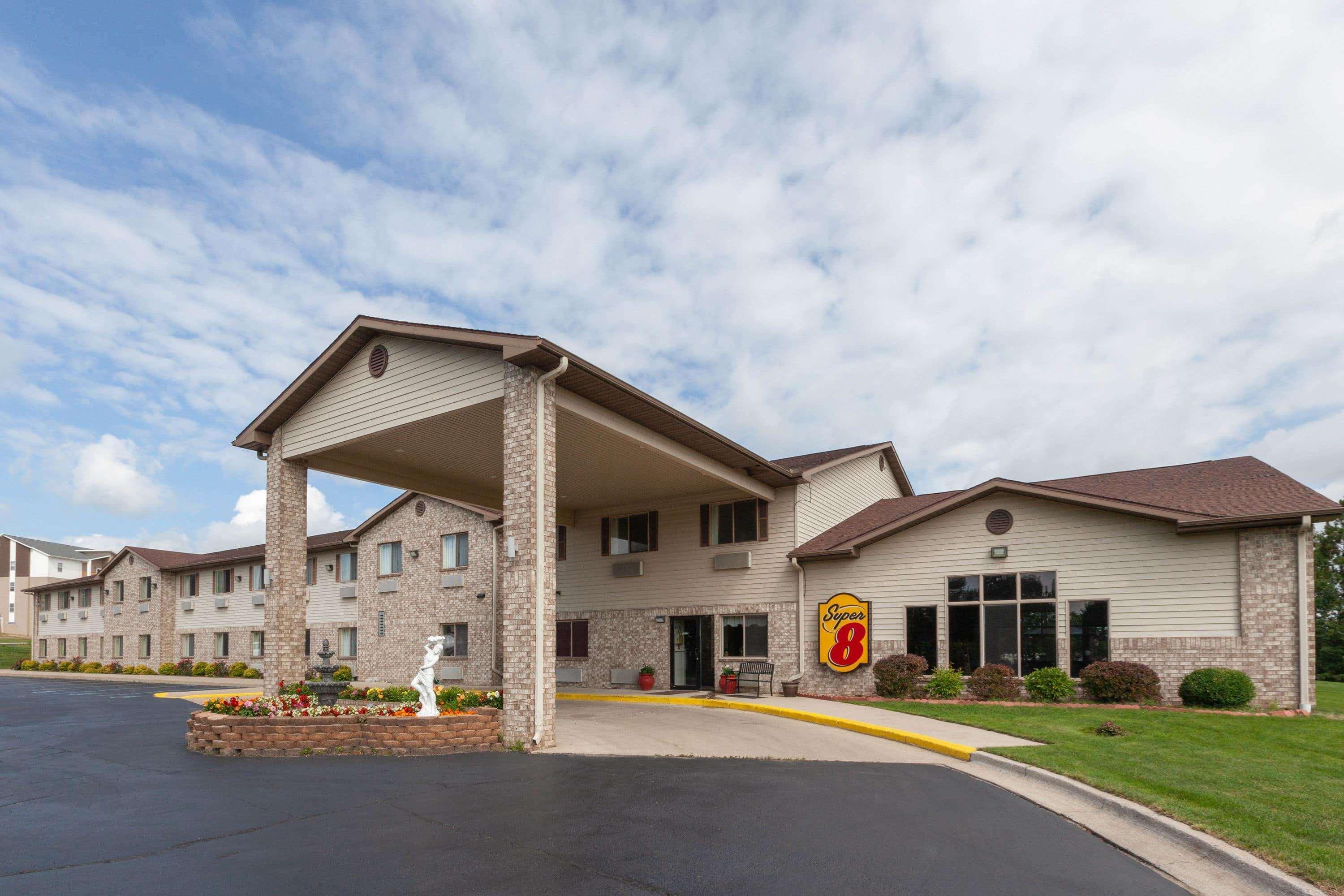 Motel Super 8 By Wyndham Big Rapids Zewnętrze zdjęcie