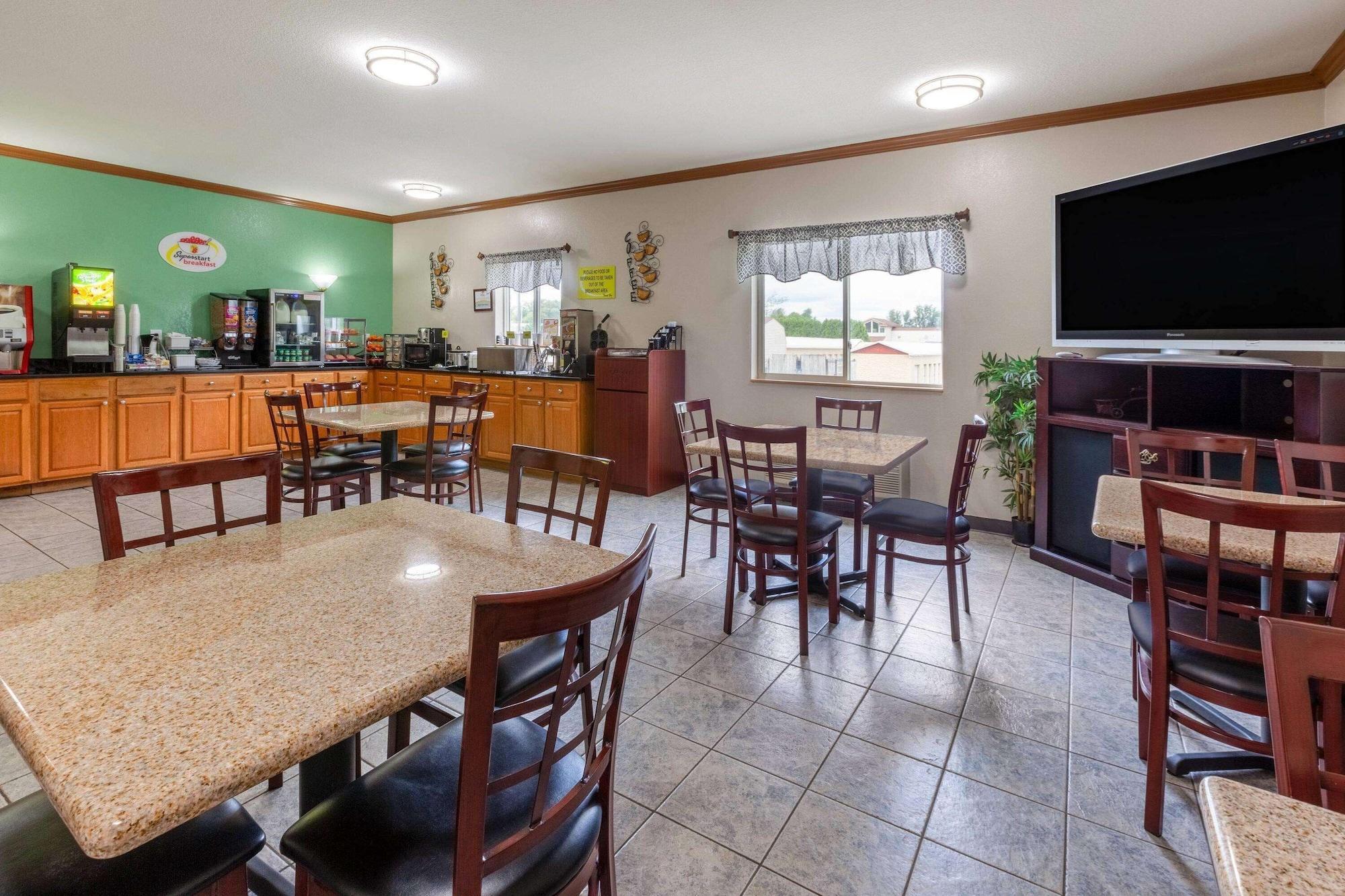 Motel Super 8 By Wyndham Big Rapids Zewnętrze zdjęcie