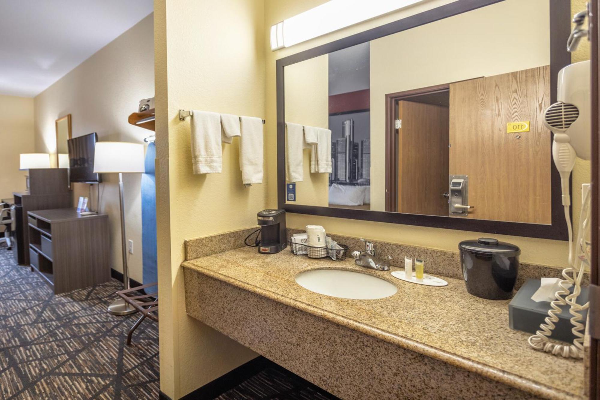 Motel Super 8 By Wyndham Big Rapids Zewnętrze zdjęcie
