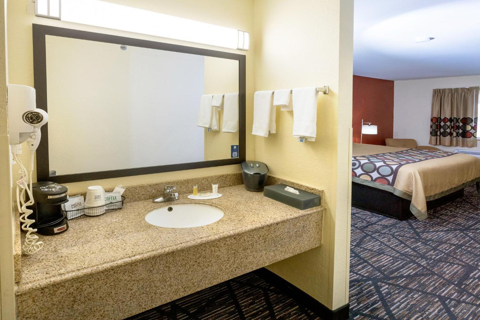 Motel Super 8 By Wyndham Big Rapids Zewnętrze zdjęcie