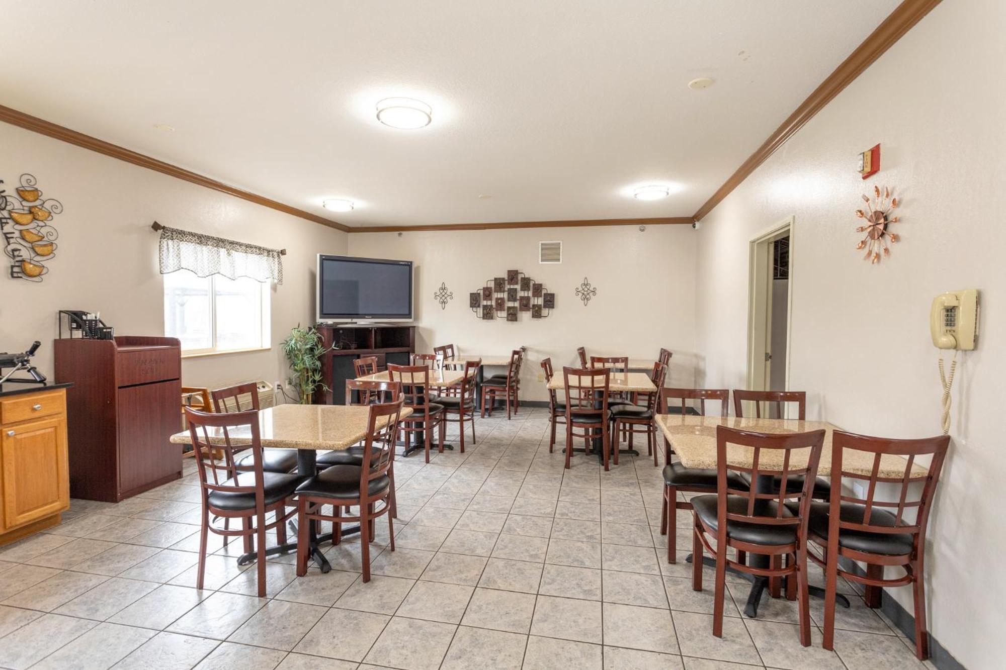 Motel Super 8 By Wyndham Big Rapids Zewnętrze zdjęcie
